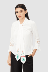 Blusa mujer blanca, shirt, top, diseño liso, lazo cuello efecto corbata, manga larga, detalles encaje y bordados florales, talla 38, cómoda elegante versátil, ideal oficina y eventos, ✅Entrega 24/48h