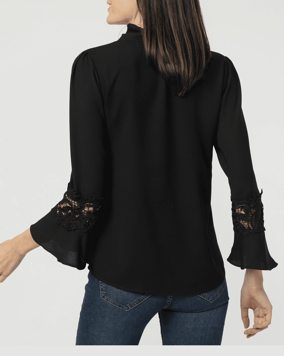 Blusa mujer negra elegante, diseño liso, lazo cuello tipo corbata, bordado floral, manga larga encaje, talla 38, cómoda y versátil, estilo casual o formal, fácil combinar, ideal oficina o eventos ✅Entrega 24/48h