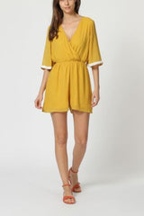 Mono corto mujer, short jumpsuit, diseño manga mariposa, escote cruzado, cintura elástica, estilo casual, tejido ligero, color mostaza, talla 36, ideal verano, cómodo y versátil ✅Entrega 24/48h