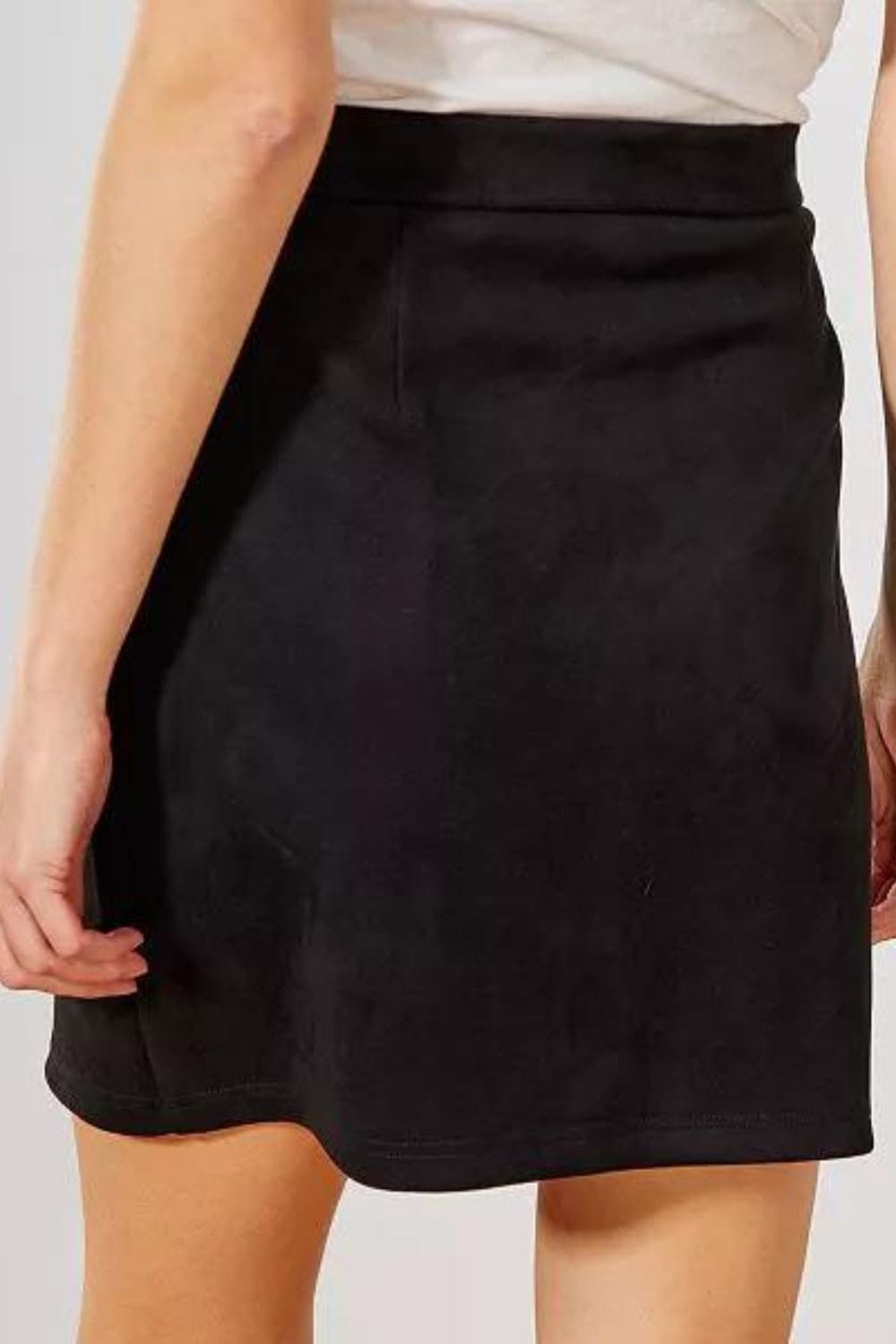 Blusa femenina elegante, top manga larga, cuello lazo metálico, textura suave, corte regular, estilo oficina, casual, color blanco, talla 36, combina con faldas o pantalones, sofisticada y cómoda ✅Entrega 24/48h