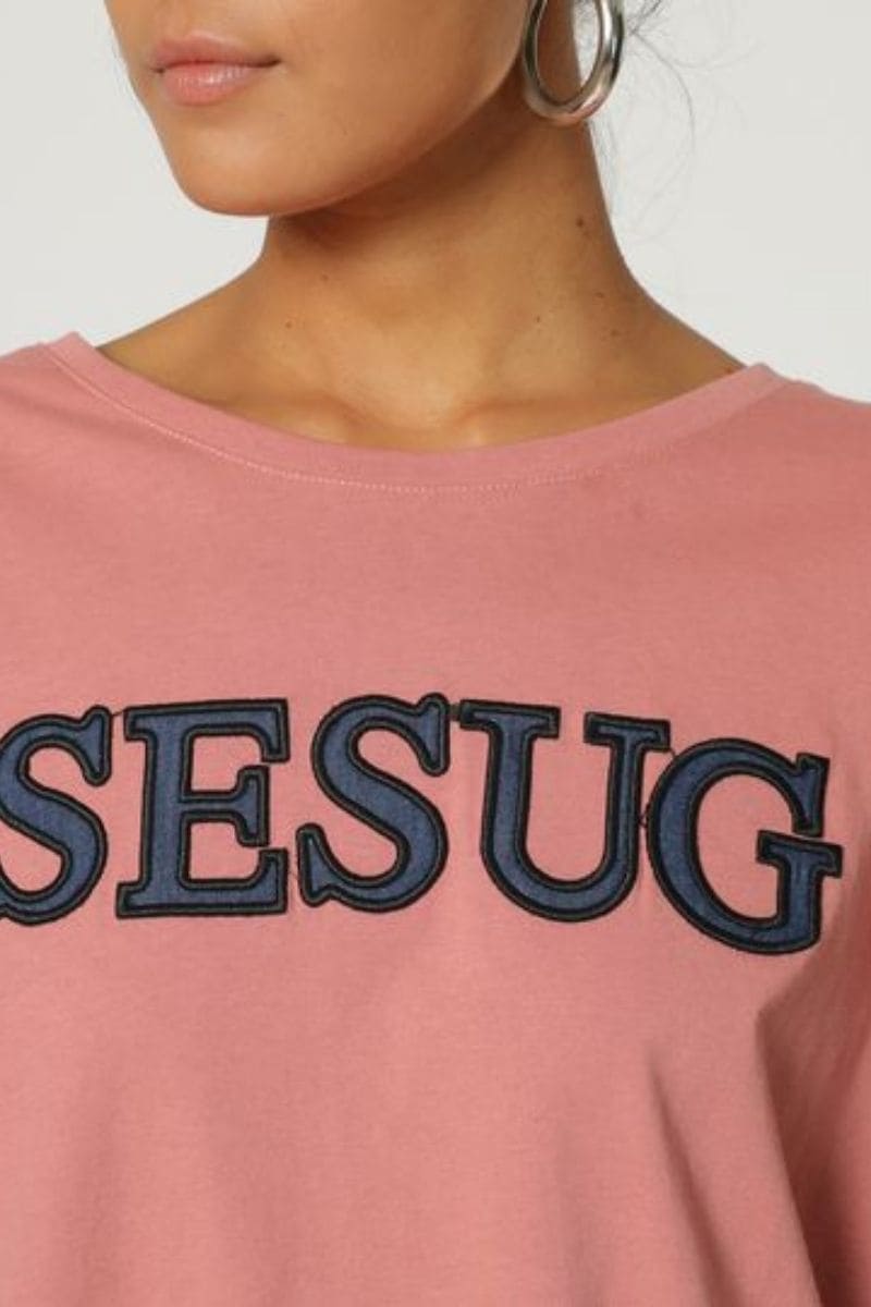 Blusa mujer holgada, camiseta larga tipo sweatshirt, manga larga, letras estampadas, algodón suave, cuello redondo, urbana, cómoda, casual, color rosa, talla 38, ideal combinar jeans o falda ✅Entrega 24/48h