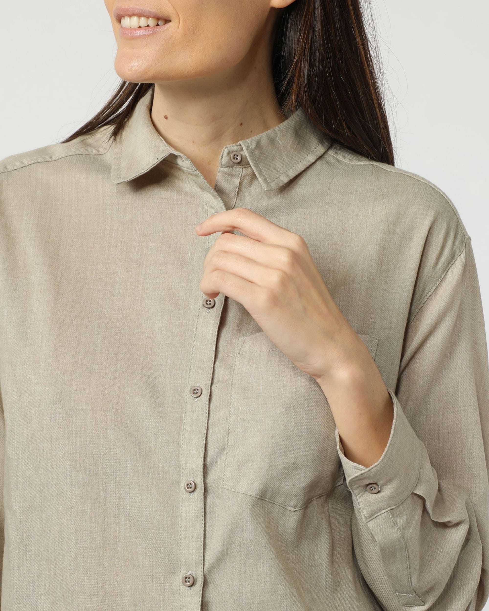 Camisa y blusa mujer popelina algodón cuello camisero manga larga bolsillo delantero bajo redondeado corte clásico, tono beige, talla 38, básica, cómoda, versátil ideal oficina o casual ✅Entrega 24/48h