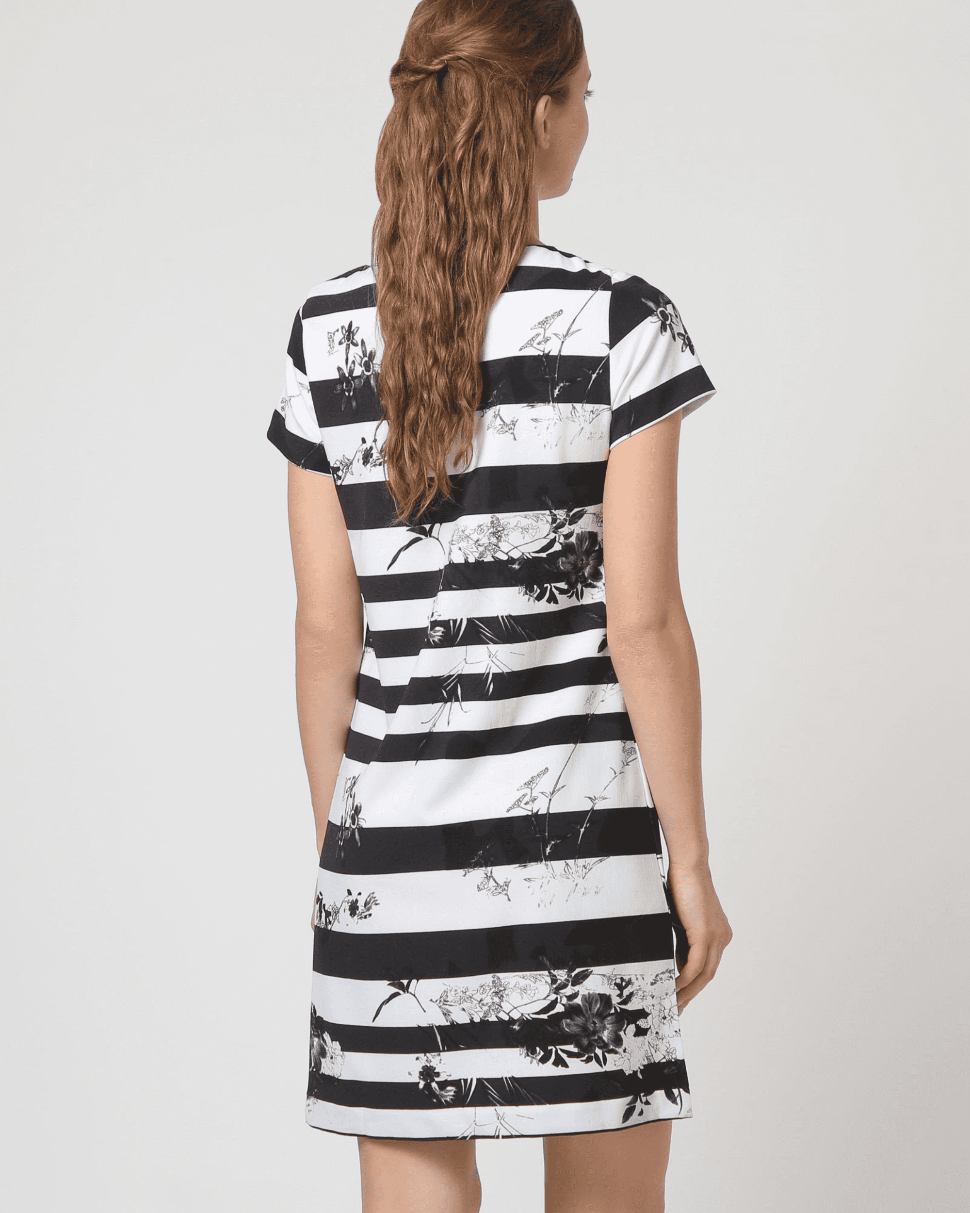 Vestido corto recto, vestido floral, outfit rayas, algodón suave, sin mangas, cuello redondo, estilo casual elegante, estampado blanco y negro, talla 38, ideal oficina eventos, cómodo versátil fresco ✅Entrega 24/48h