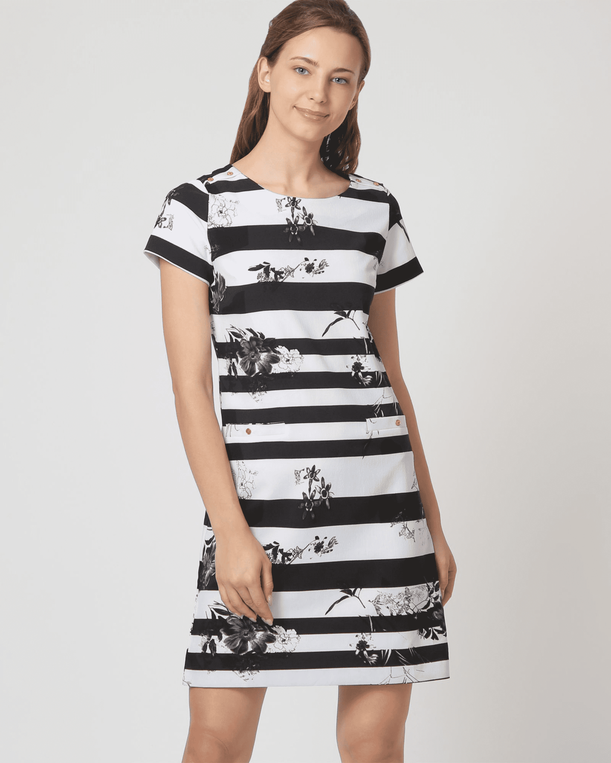 Vestido mujer, dress corto recto, estampado rayas y flores, manga corta, cómodo, versátil, estilo casual elegante, materiales suaves, blanco negro, talla 40, outfit ideal verano oficina evento ✅Entrega 24/48h