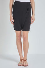 Falda corta cruzada mujer, minifalda elegante fluida, tela ligera, estilo sofisticado, corte wrap, color negro, talla 38, versátil urbana casual, fácil combinar, ideal eventos y día a día ✅Entrega 24/48h