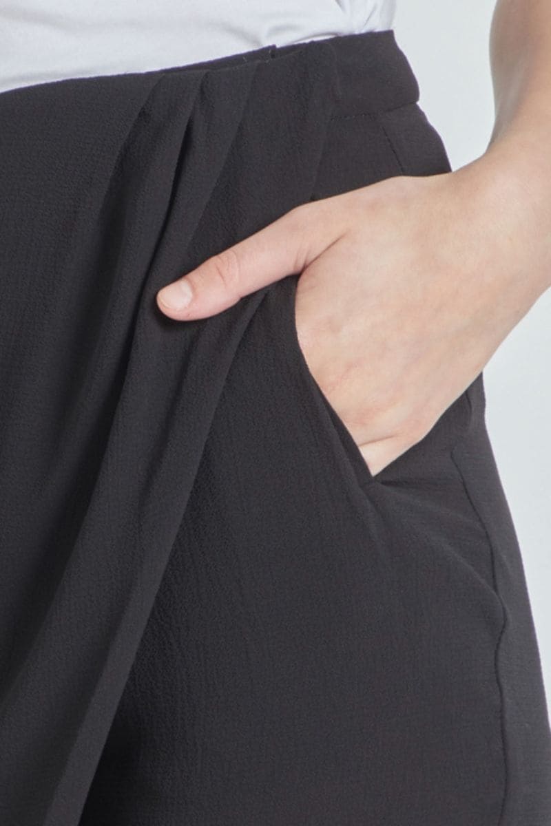 Falda corta cruzada mujer, minifalda elegante fluida, tela ligera, estilo sofisticado, corte wrap, color negro, talla 38, versátil urbana casual, fácil combinar, ideal eventos y día a día ✅Entrega 24/48h