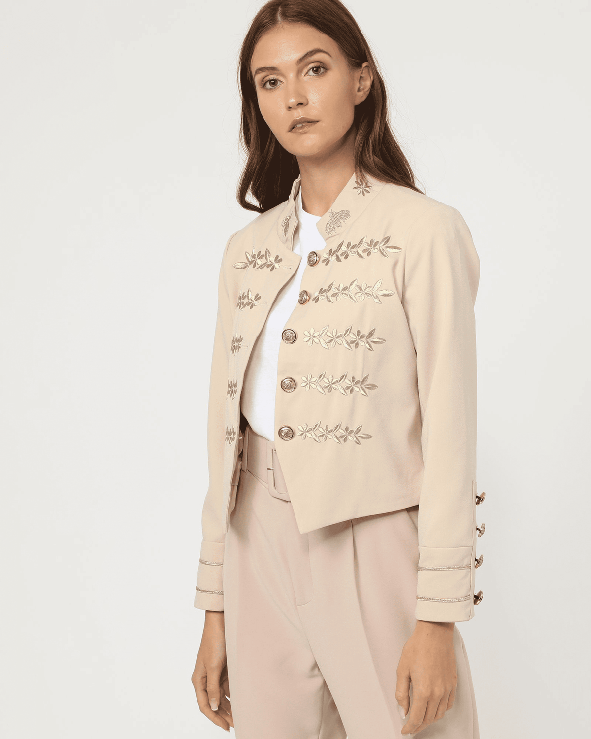 Chaqueta mujer elegante bordada, blazer casual, botones metálicos, cuello mao, ajuste entallado, estilo formal y urbano, color beige, talla 38, look sofisticado y cómodo ✅Entrega 24/48h