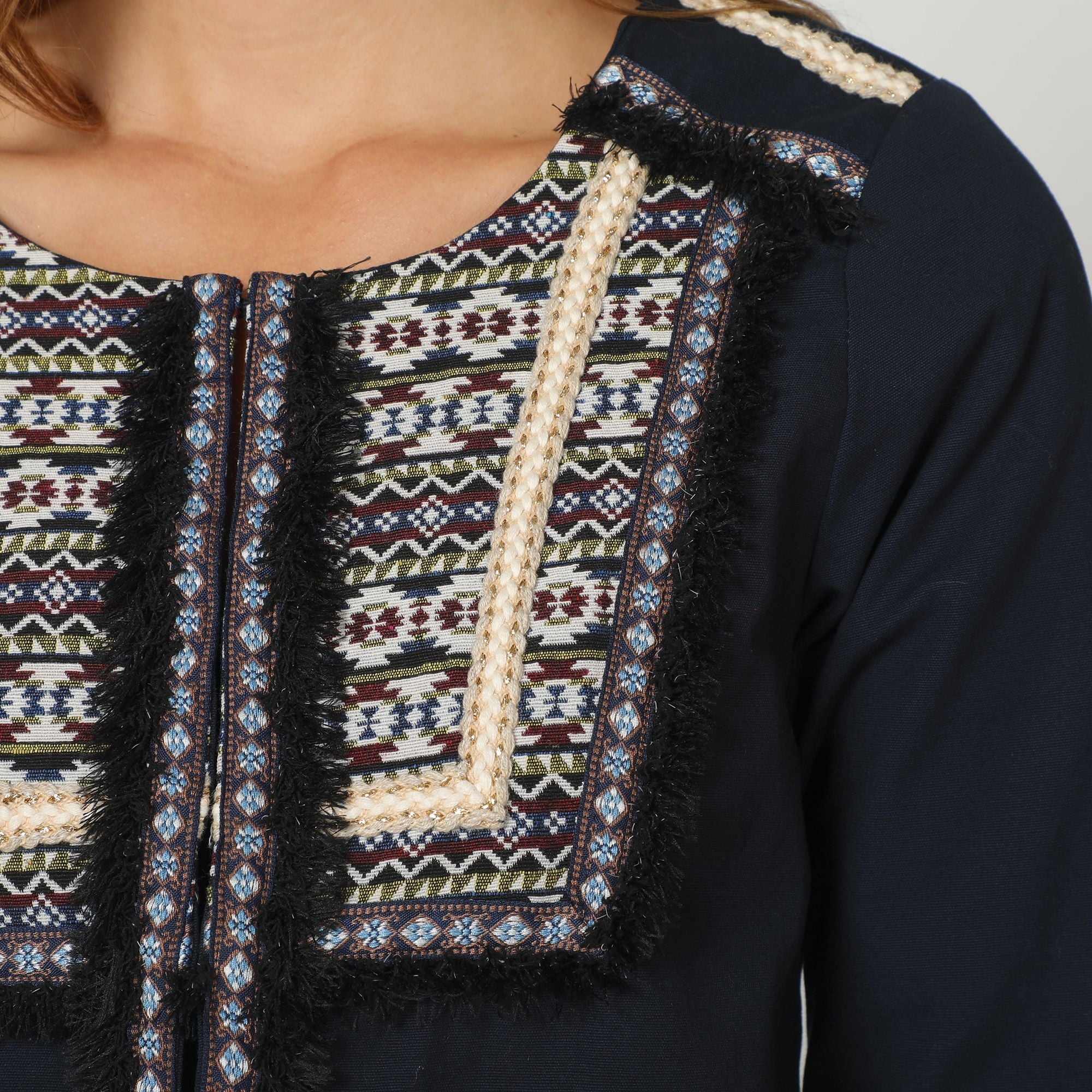 Chaqueta bordada mujer, chaqueta corta, diseño étnico, algodón suave, elegante, tendencia primavera, look urbano, colores negro azul crema, talla 38, sofisticada, versátil, ideal oficina y eventos ✅Entrega 24/48h