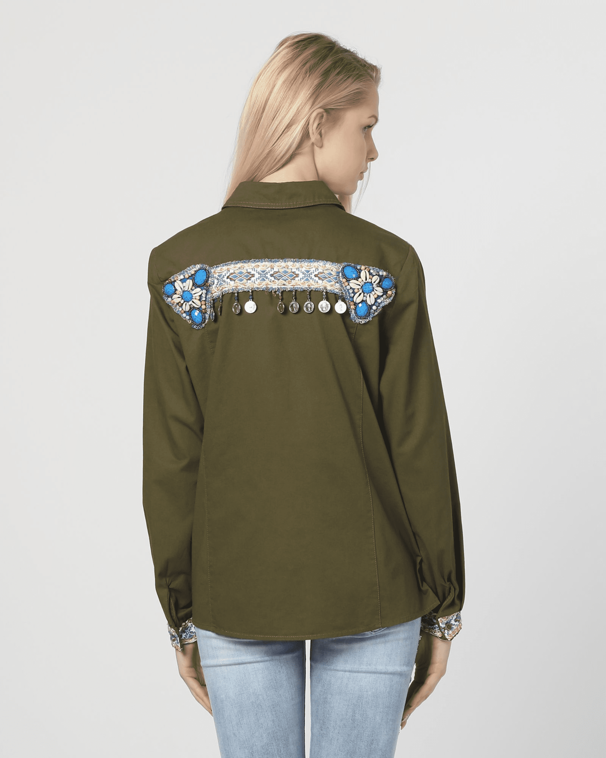 Chaqueta mujer casual, jacket algodón, botones metálicos decorativos, bolsillos frontales, hombros joya, moderna, versátil, color verde, talla 38, ideal entretiempo, look urbano elegante, ✅Entrega 24/48h