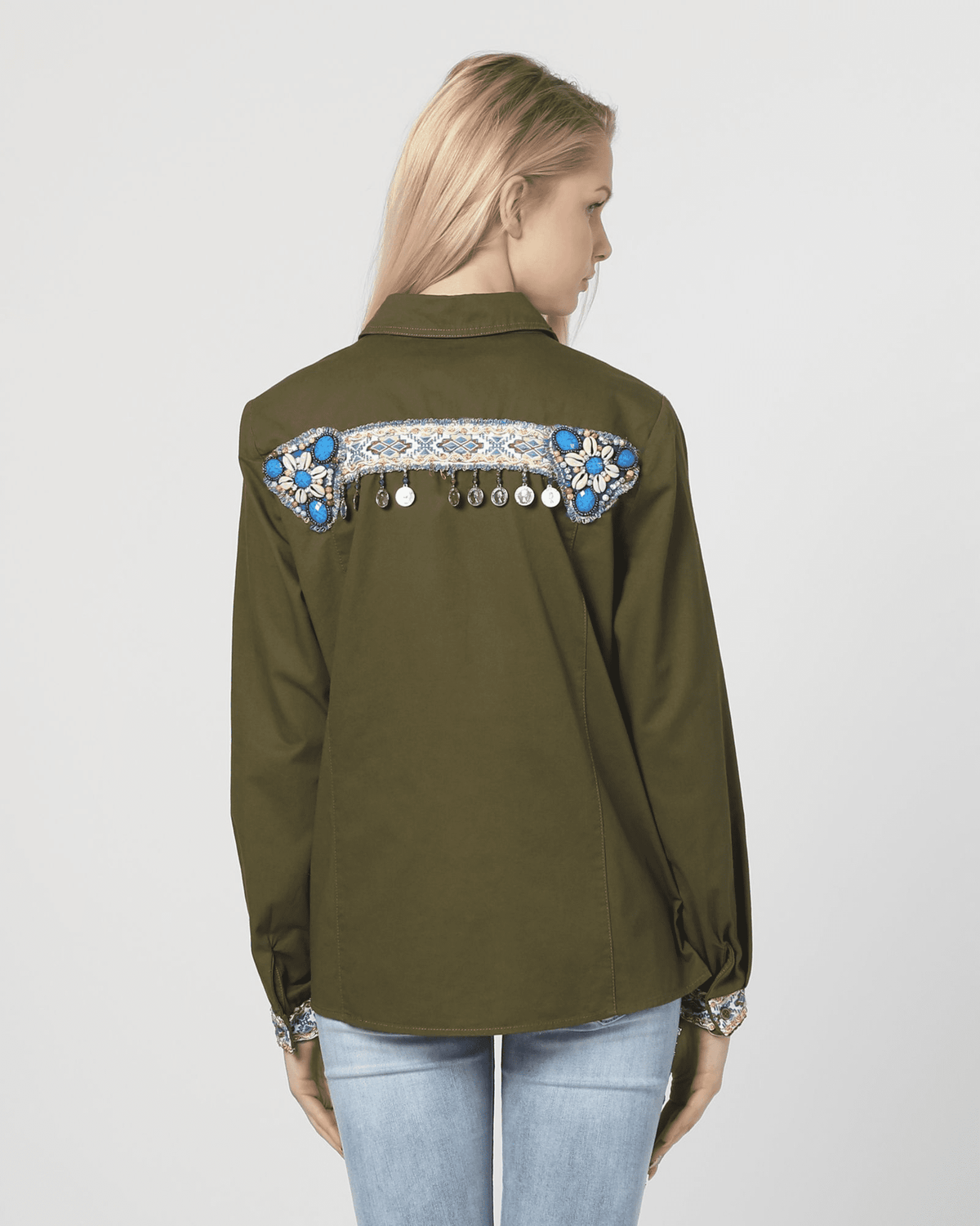 Chaqueta mujer casual, jacket algodón, botones metálicos decorativos, bolsillos frontales, hombros joya, moderna, versátil, color verde, talla 38, ideal entretiempo, look urbano elegante, ✅Entrega 24/48h