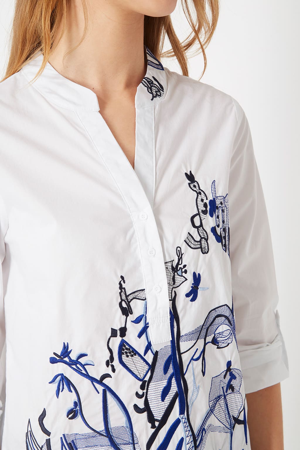 Blusa mujer, camisa larga, diseño bordado azul, manga larga, cuello pico, tejido algodón, cómoda, versátil, estilo casual, talla 38, look moderno, ideal oficina y diario, blanco, ✅Entrega 24/48h