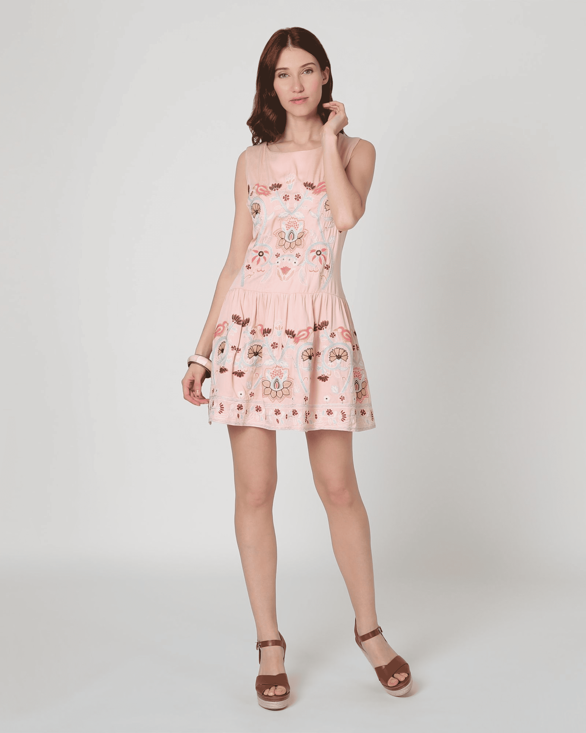 Vestido corto bohemio, dress sin mangas, falda vuelo, delicados bordados, algodón suave, corte recto, estilo casual, color rosa claro, talla 38, cómodo, versátil, ideal verano ✅Entrega 24/48h
