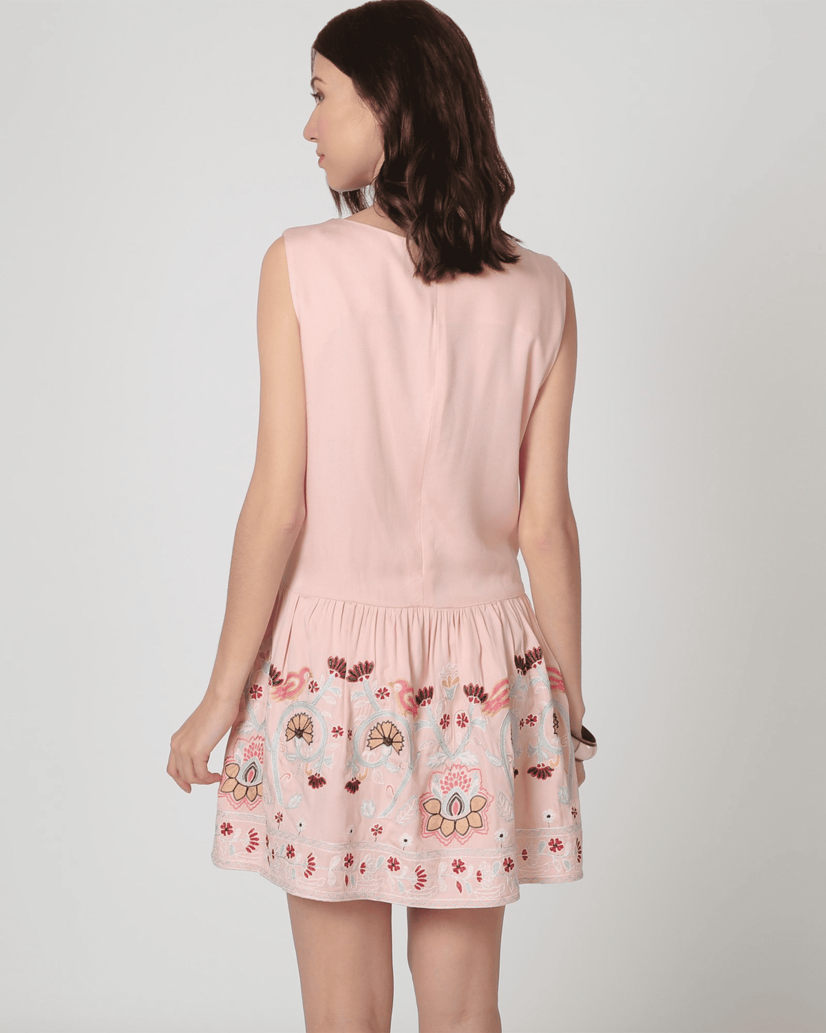 Vestido corto bohemio, dress sin mangas, falda vuelo, delicados bordados, algodón suave, corte recto, estilo casual, color rosa claro, talla 38, cómodo, versátil, ideal verano ✅Entrega 24/48h