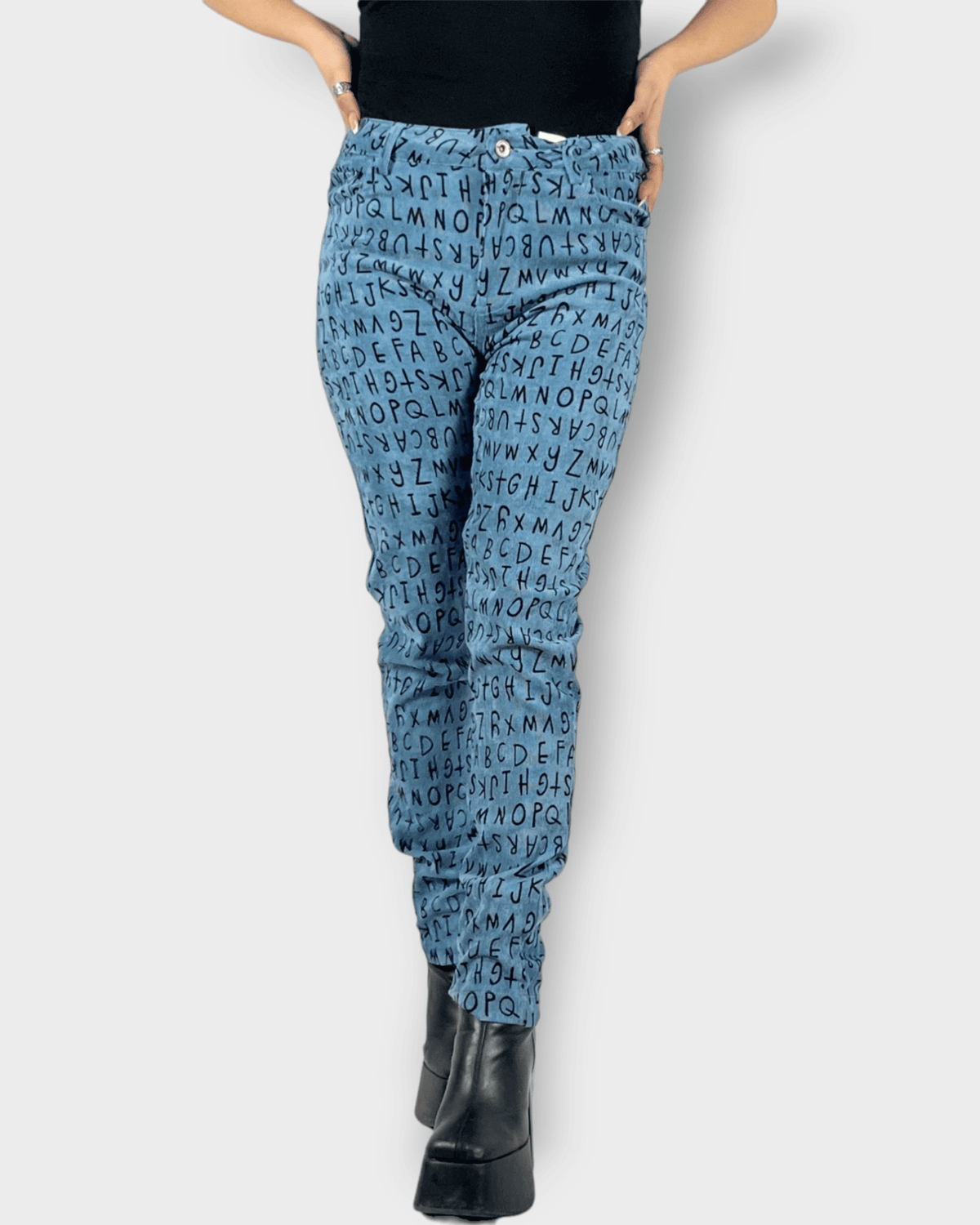 Pantalón mujer jean, pantalón mezclilla letras, diseño original, ajuste clásico tiro alto, urbano, cómodo y versátil, color azul, talla 38, outfit oficina y reuniones, entrega rápida ✅Entrega 24/48h