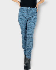 Pantalón mujer jean, pantalón mezclilla letras, diseño original, ajuste clásico tiro alto, urbano, cómodo y versátil, color azul, talla 38, outfit oficina y reuniones, entrega rápida ✅Entrega 24/48h