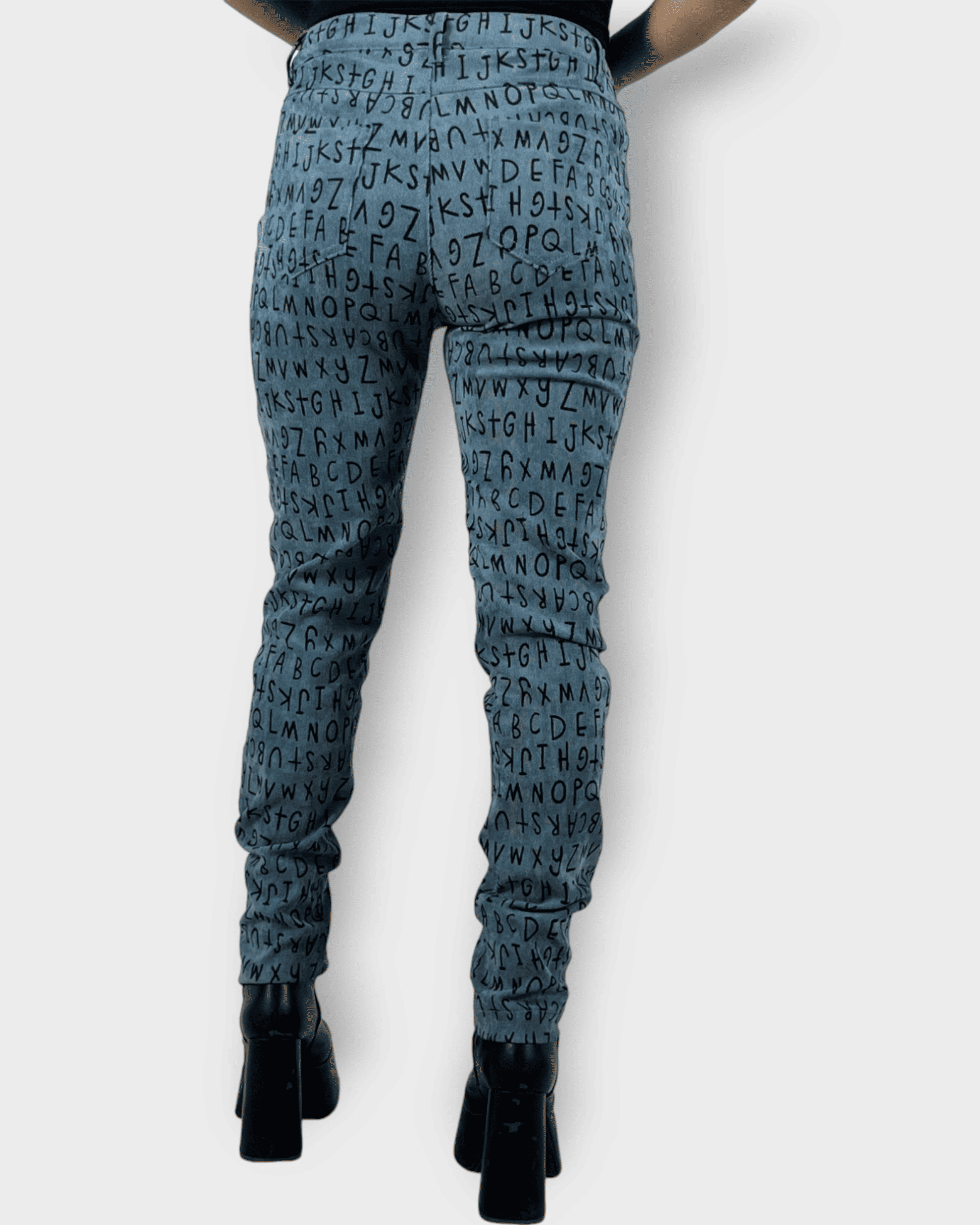Pantalón mujer jean, pantalón mezclilla letras, diseño original, ajuste clásico tiro alto, urbano, cómodo y versátil, color azul, talla 38, outfit oficina y reuniones, entrega rápida ✅Entrega 24/48h