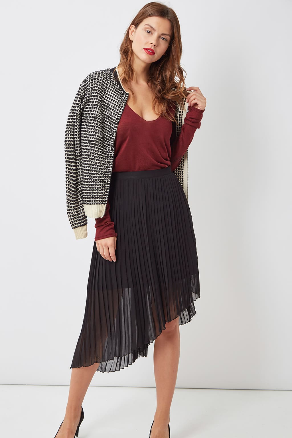 Blusa mujer manga larga cuello pico, top elegante, tejido ligero y suave, corte clásico, color burdeos, talla 38, estilo versátil, ideal oficina, reuniones o diario, fácil de combinar, cómoda y moderna ✅Entrega 24/48h