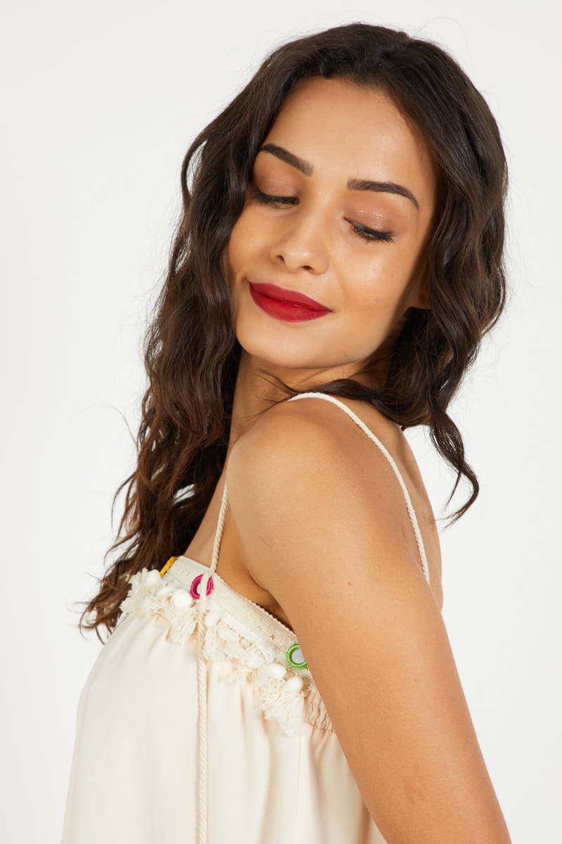 Top Tirantes Mujer, Blusa Estilo Boho Chic, Bordado Floral, Tejido Ligero, Corte Suelto, Cordón Decorativo, Color Marfil, Talla 38, Fresco, Sofisticado, Combina Jeans O Faldas, ✅Entrega 24/48h