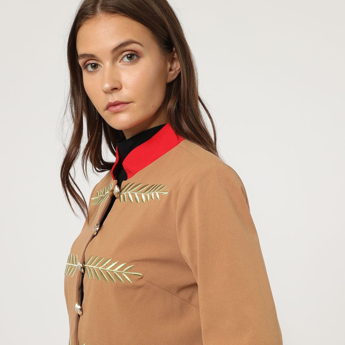 Chaqueta estilo militar mujer, chaqueta elegante bordados dorados, botones metalizados, corte recto, ideal oficina y eventos urbanos, color beige, talla 38, look sofisticado y moderno ✅Entrega 24/48h