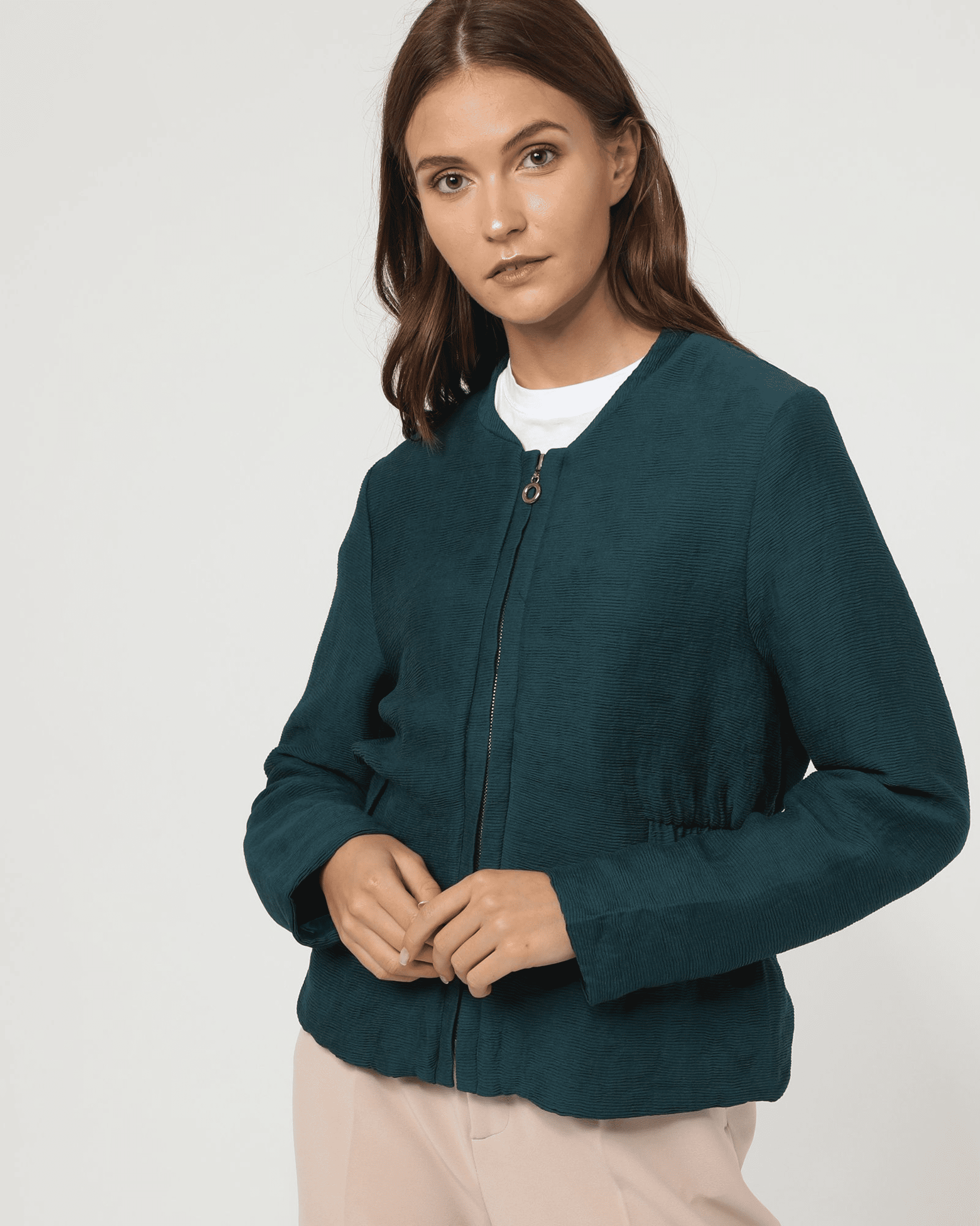 Chaqueta mujer corta elegante blazer jacket minimalista cierre cremallera tejido ligero tacto suave look casual urbano oficina verde oscuro talla 38 cómoda versátil combina jeans formales ✅Entrega 24/48h