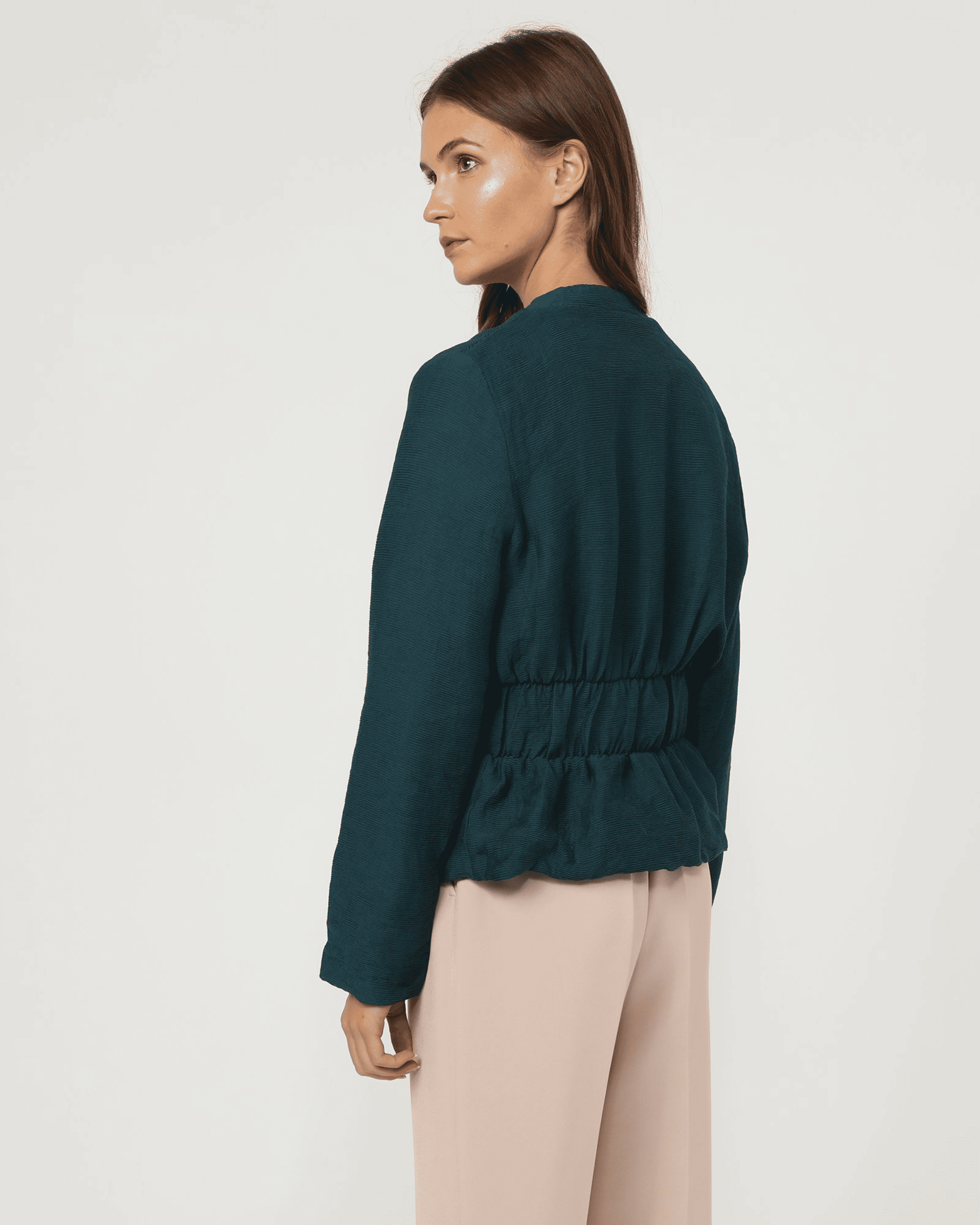 Chaqueta mujer corta elegante blazer jacket minimalista cierre cremallera tejido ligero tacto suave look casual urbano oficina verde oscuro talla 38 cómoda versátil combina jeans formales ✅Entrega 24/48h