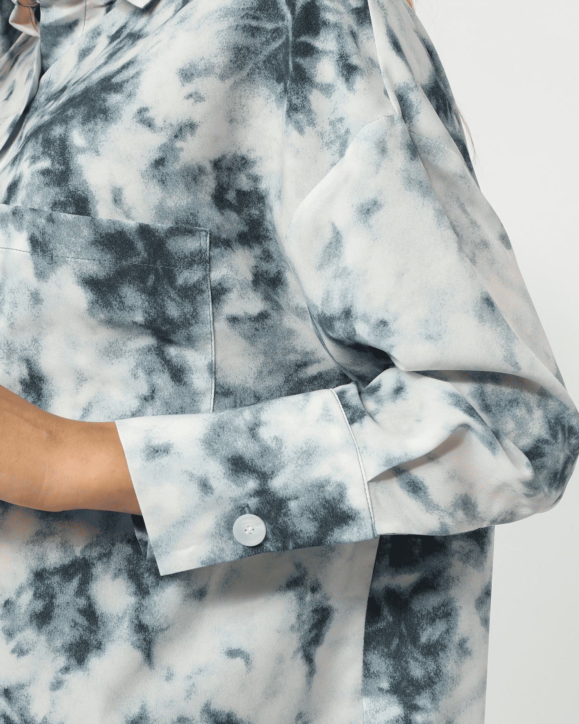 Blusa mujer camisa estampada botones diseño tie dye manga larga bolsillos corte recto cuello camisero azul talla 38, ideal oficina casual elegante, cómoda versátil fácil combinar ✅Entrega 24/48h