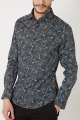 Camisa slim fit hombre, shirt estampado floral, manga larga, cierre botones, cuello abierto, estilo moderno, cómoda y versátil, disponible talla L, color verde y negro, ideal outfits urbanos o formales ✅Entrega 24/48h