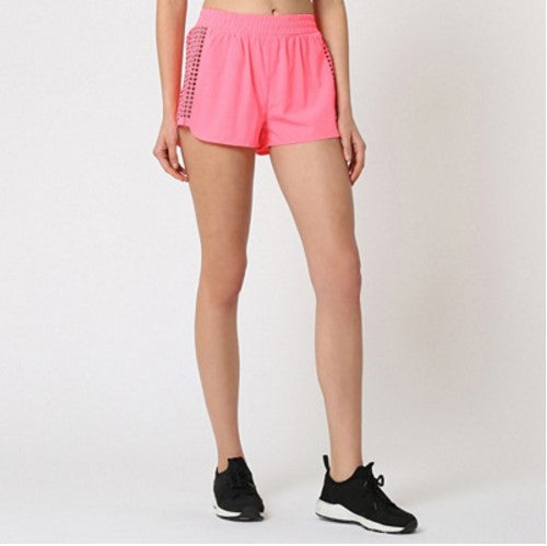Short deportivo mujer, bermuda, pantalón corto, diseño cuadros lateral, cintura elástica, tejido ligero, cómodo, versátil, look casual o fitness, color rosa, talla L disponible, movimiento libre ✅Entrega 24/48h