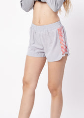 Short deportivo mujer cintura elástica, diseño cuadros lateral, running, gym, fitness, suave, ligero, estilo casual, color gris, talla L, combina tops sudaderas, libertad movimiento, cómodo y fresco ✅Entrega 24/48h