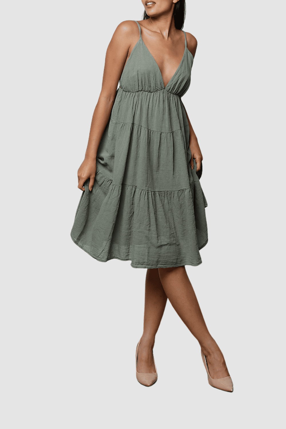 Vestido casual tirantes thin dress capas vuelo corte corto escote pico verde talla única cómodo fresco tendencia verano estilo versátil outfit día noche ✅Entrega 24/48h