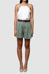 Pantalón bermuda con pinzas