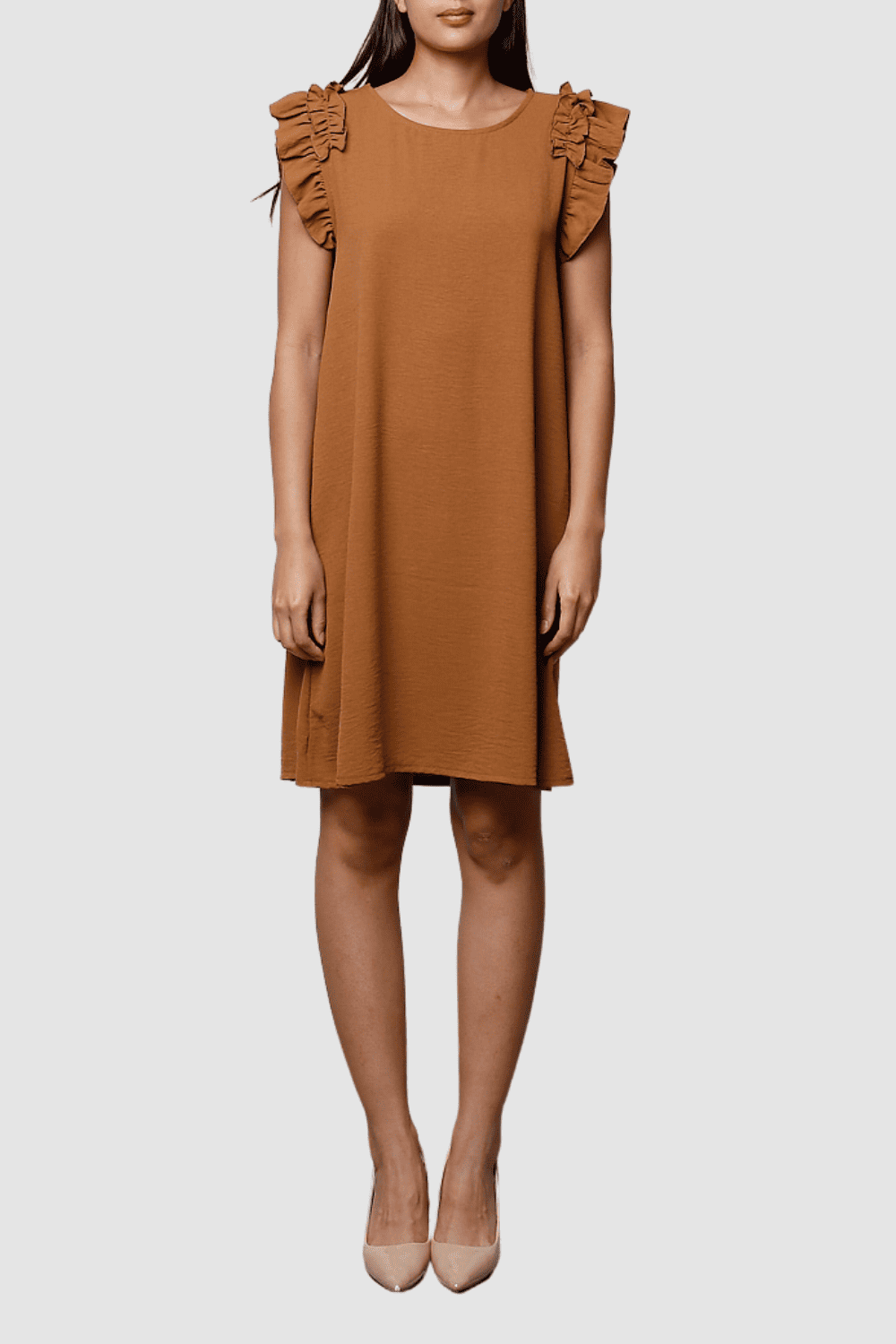 Vestido mujer dress outfit volantes hombros modelo P58871-1 corte recto estilo casual elegante color camel talla única material poliéster cómodo fresco versátil manga corta cuello redondo ✅Entrega 24/48h