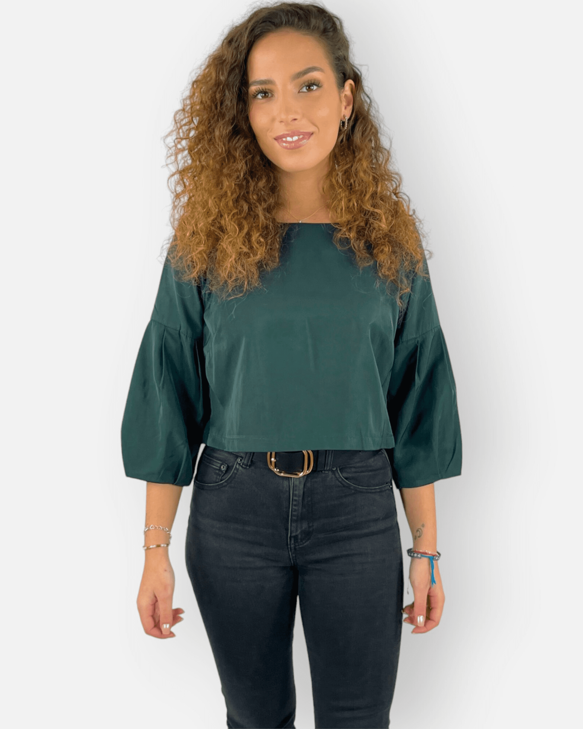 Blusa satinada corta mujer, top elegante manga abullonada, cuello redondo amplio, corte crop, color verde, ligera y versátil, ideal casual o formal, disponible talla 36, estilo moderno, ✅Entrega 24/48h