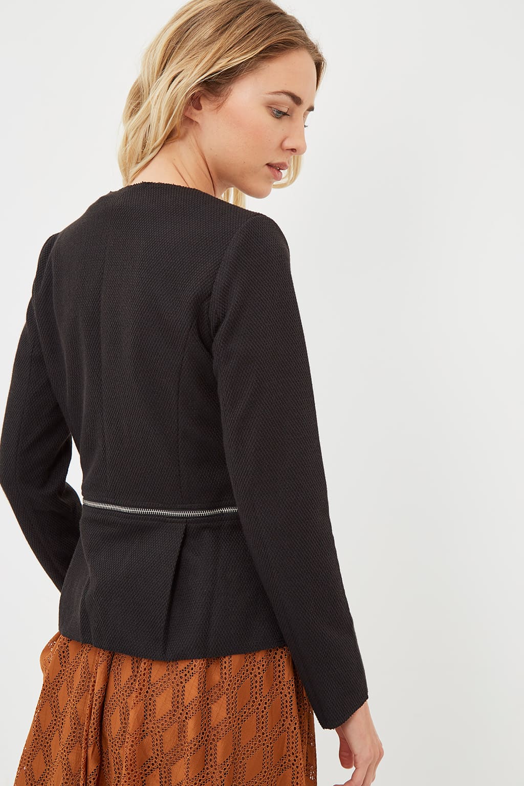 Chaqueta mujer blazer, torera elegante, corte entallado, bolsillos frontales, cremallera decorativa, estilo sofisticado, color negro, talla 36, ideal oficina, urbana, fácil combinar, disponible más colores ✅Entrega 24/48h