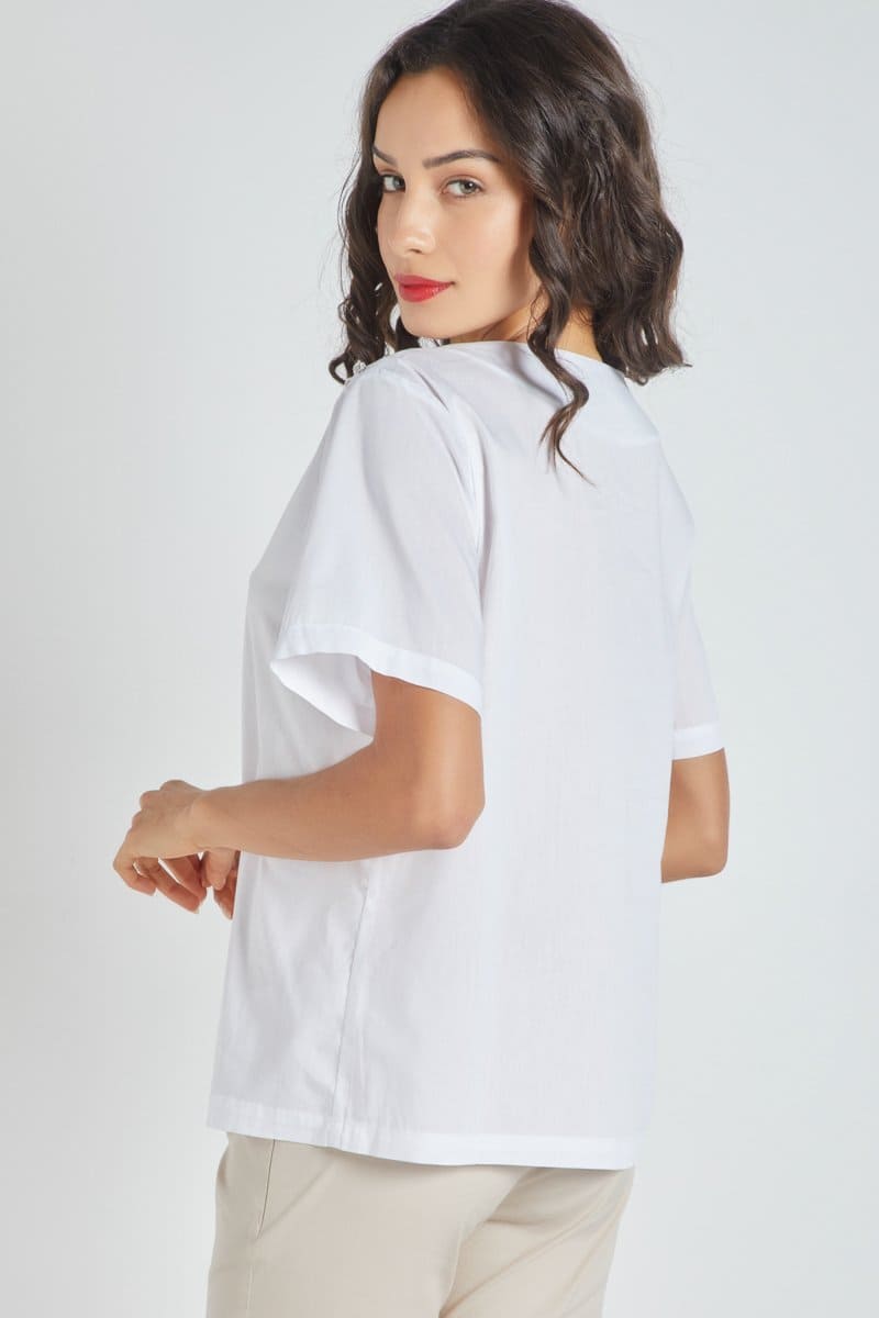 Blusa mujer blanca, camisa manga corta, hombros pedrería sintética, cuello solapa, poliéster, costuras vistas, corte recto, elegante, talla L, ideal oficina o casual, fresca y cómoda ✅Entrega 24/48h
