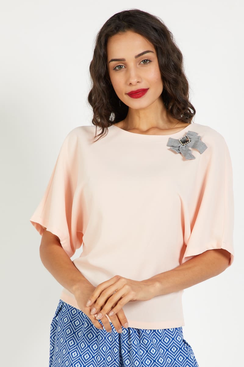 Blusa elegante mujer, top manga murciélago holgada, detalle flor hombro, estilo casual oficina, tela ligera tacto suave, color rosa claro, talla L, outfit femenino ideal primavera-verano ✅Entrega 24/48h