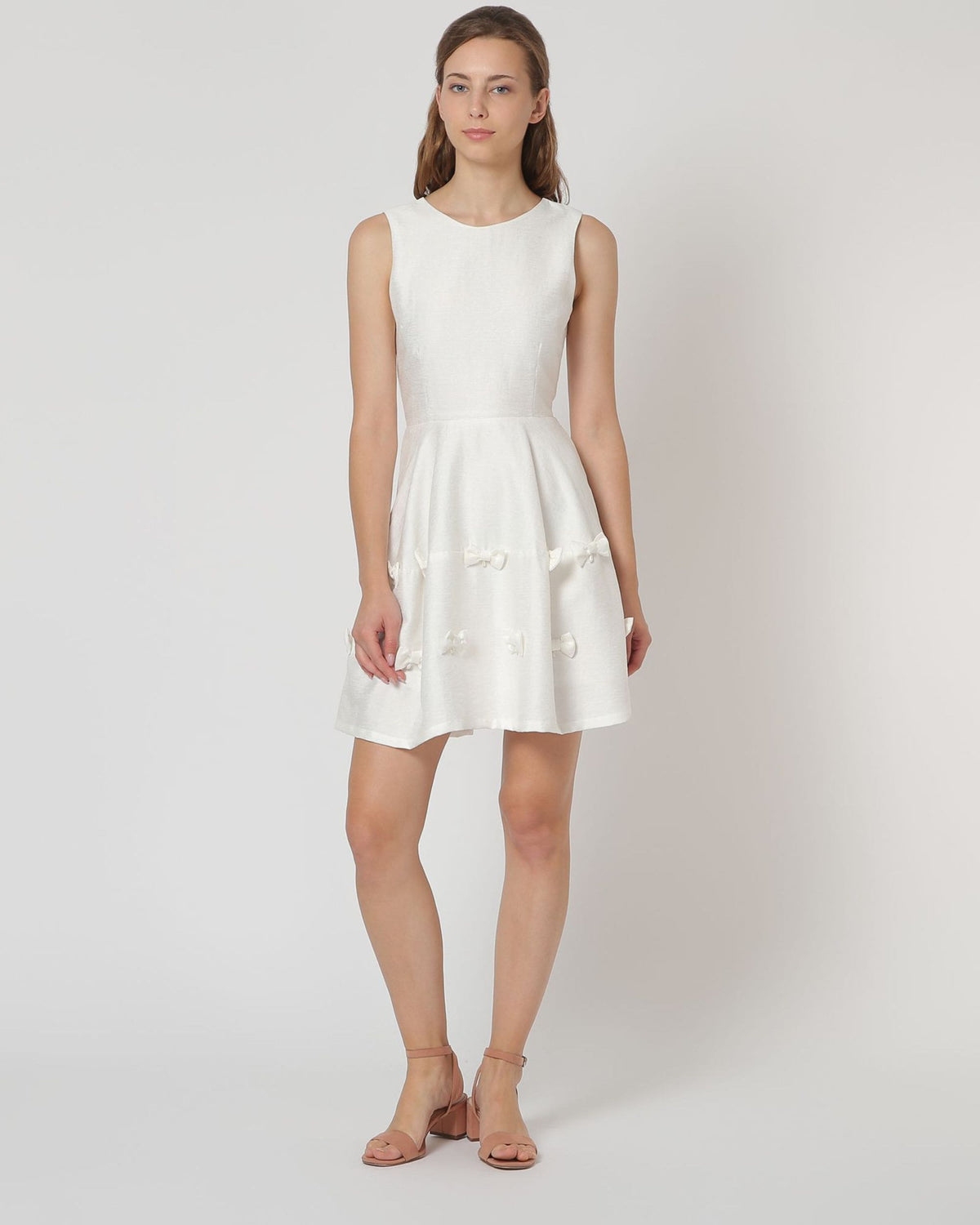 Vestido mujer corto evasé sin mangas blanco Sinty SI-180079, escote redondo, lazos decorativos, cierre cremallera, forro interior, elegante, versátil, talla 36, ideal eventos, cómodo ✅Entrega 24/48h