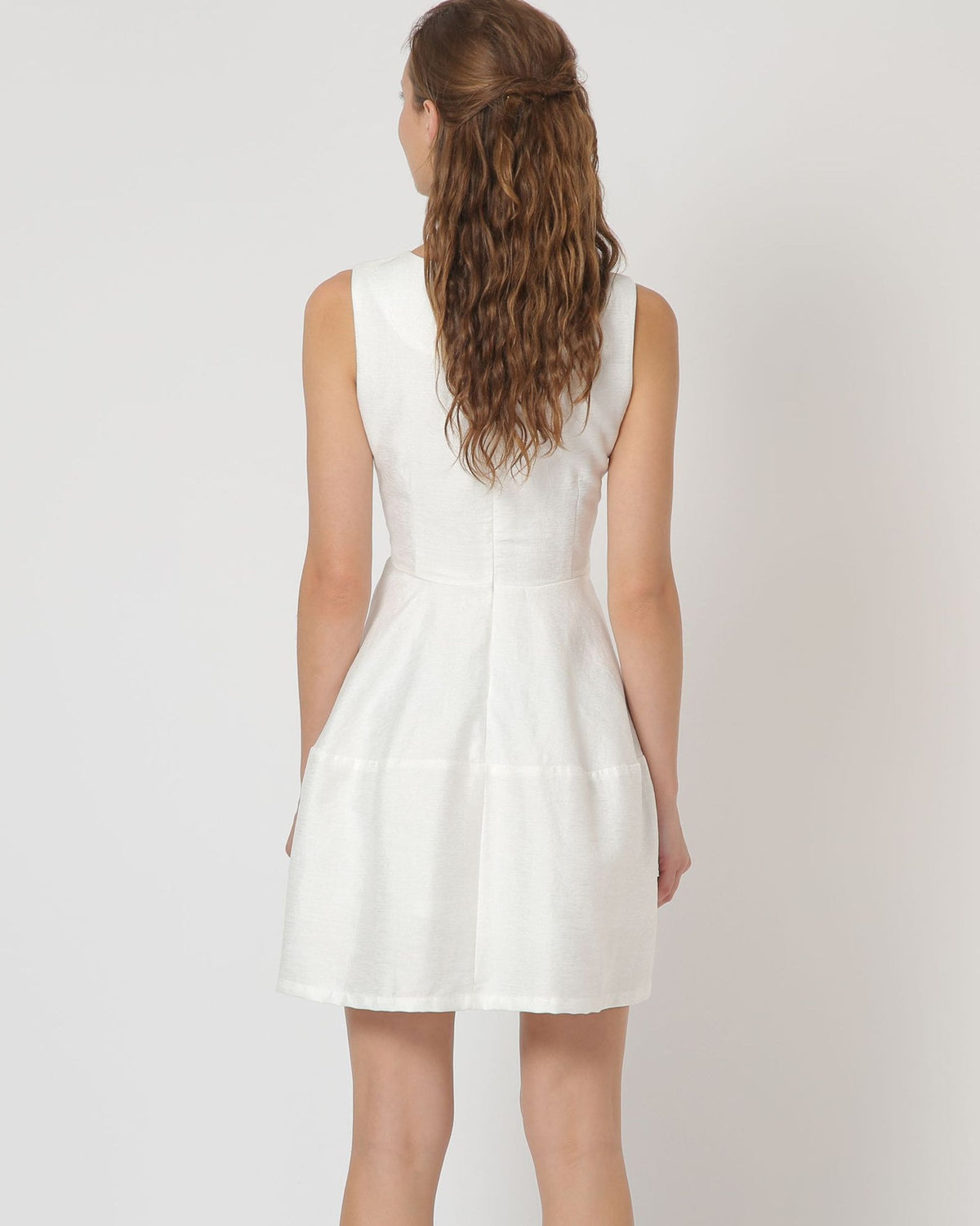 Vestido mujer corto evasé sin mangas blanco Sinty SI-180079, escote redondo, lazos decorativos, cierre cremallera, forro interior, elegante, versátil, talla 36, ideal eventos, cómodo ✅Entrega 24/48h