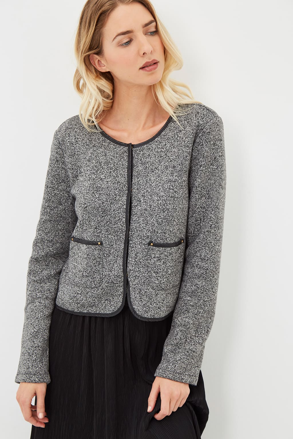 Chaqueta mujer jaspeada negra, manga larga, cuello redondo, bolsillos con cremallera, cierre botones presión, estilo casual elegante, cómoda y versátil, talla 36, ideal oficina y diario, ✅Entrega 24/48h