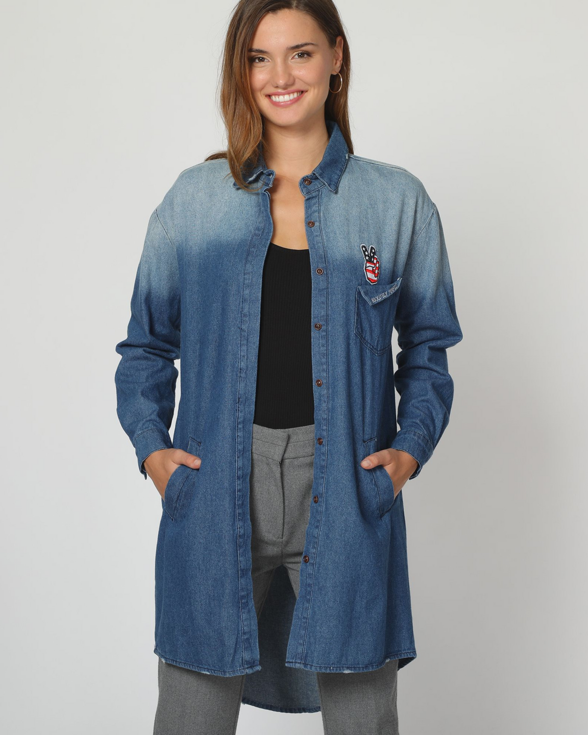 Sobrecamisa mujer, camisa larga, chaqueta denim efecto desgastado, bordado moderno, manga larga, bolsillos laterales, look casual azul talla 36 cómoda y versátil ✅Entrega 24/48h