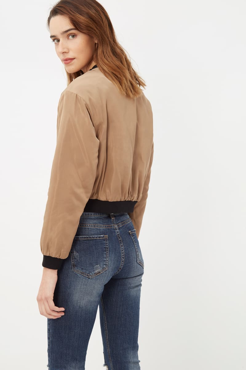 Chaqueta cazadora mujer bomber sintética efecto satinado modelo SI-260149, manga larga, cierre cremallera, forro acolchado, bolsillos laterales, color camel, talla 36, versátil y cómoda ✅Entrega 24/48h