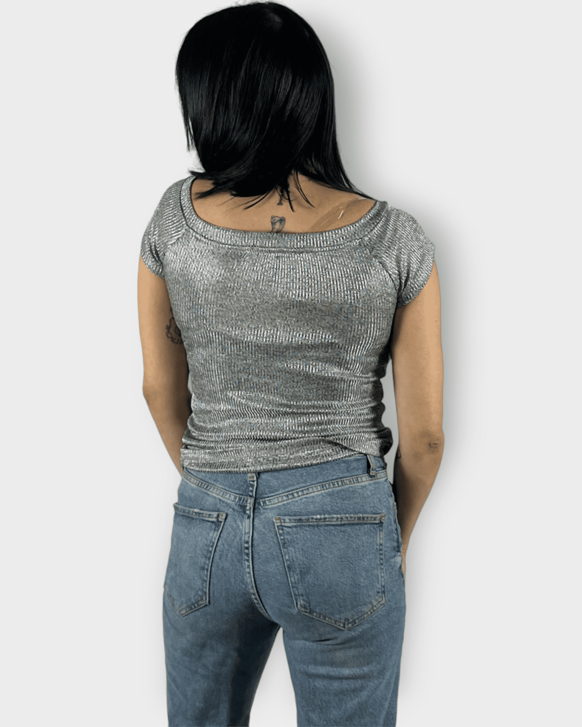Top mujer canalé metalizado brillante ajustado, escote redondo amplio, manga corta, detalle adorno metálico, bajo recto, ideal look casual o noche, talla 36, plateado brillante femenino ✅Entrega 24/48h