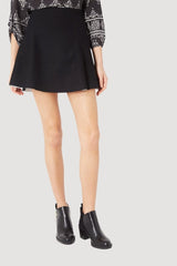Falda corta mujer, minifalda evasé, tejido liso, corte clásico, estilo urbano y elegante, color negro, talla 36, versátil, cómoda, ideal oficina y salidas, combina botines y blusas, sofisticada ✅Entrega 24/48h