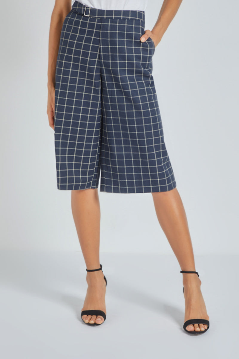Bermuda mujer elegante cuadros, short largo tiro alto, modelo moderno corte recto, con bolsillos laterales, azul marino, talla L, look sofisticado y cómodo, ideal oficina y urbano, disponibles otros colores neutros, ✅Entrega 24/48h