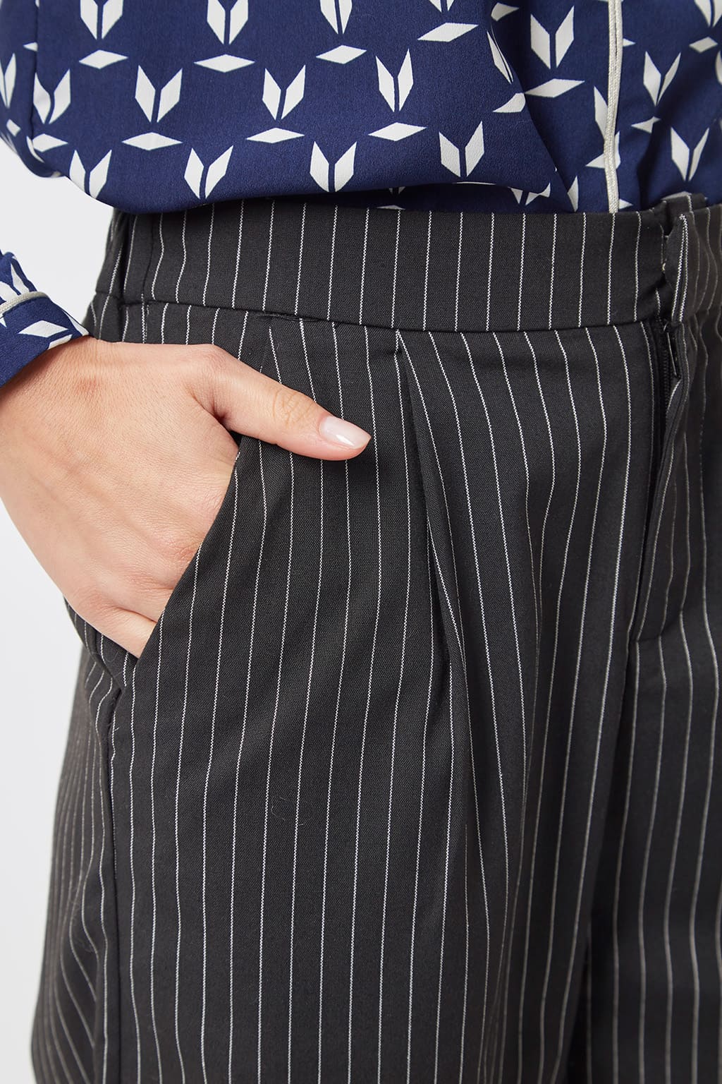 Pantalón culotte mujer, pantalón fluido, outfit elegante, rayas verticales, cintura media, bolsillos laterales, cierre cremallera, suave, cómodo, versátil, color negro, talla S ✅Entrega 24/48h