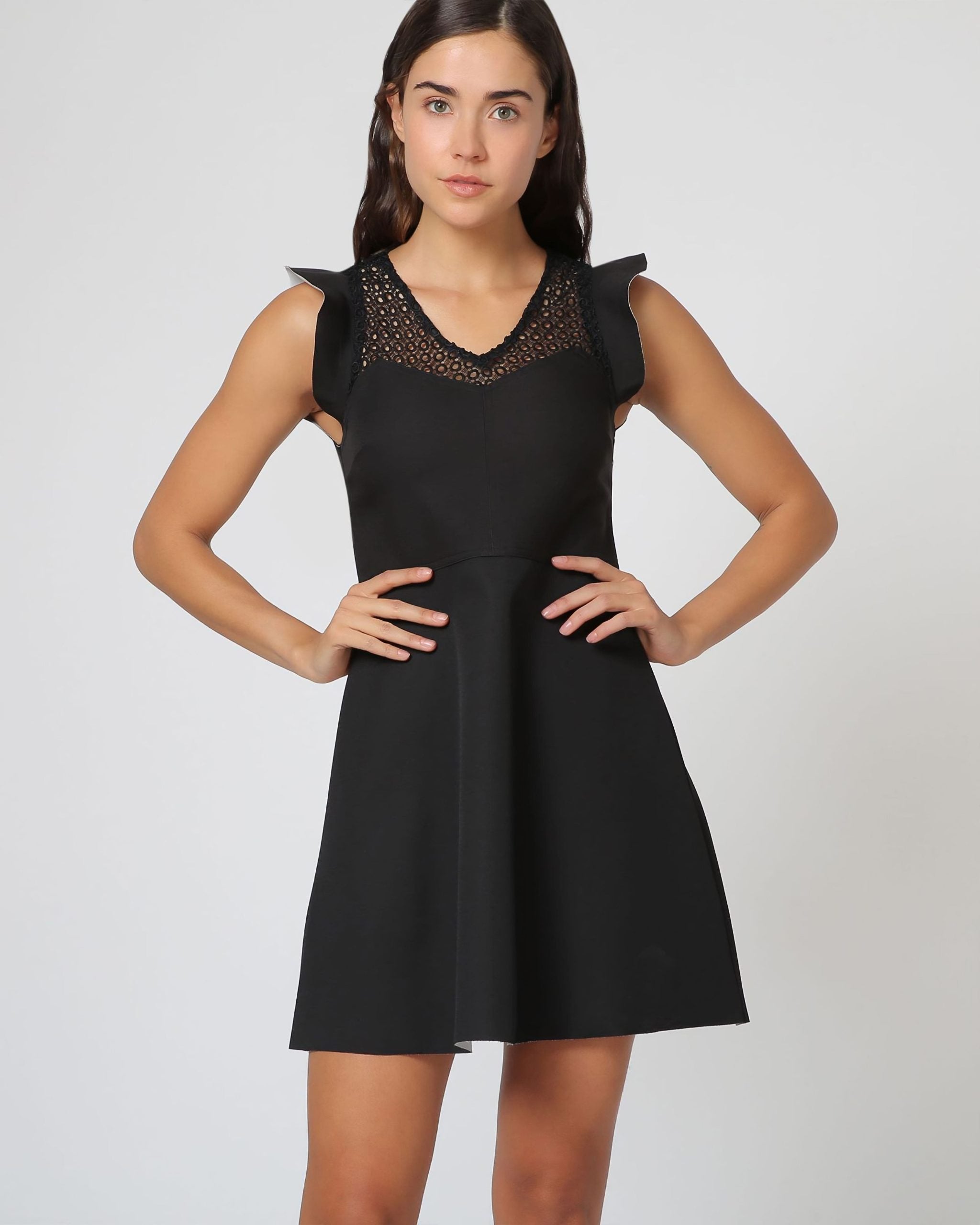 Vestido corto mujer, dress, outfit detalles encaje, escote en V, manga corta, diseño liso elegante, con pinzas y volante, cierre cremallera, modelo Sinty SI-290173, talla 36, negro, cómodo y versátil ✅Entrega 24/48h