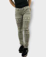 Pantalón skinny mujer estampado tribal estilo geométrico skinny fit talle alto bolsillos laterales algodón look casual urbano cómodo versátil tonos beige negro talla 36 ✅Entrega 24/48h