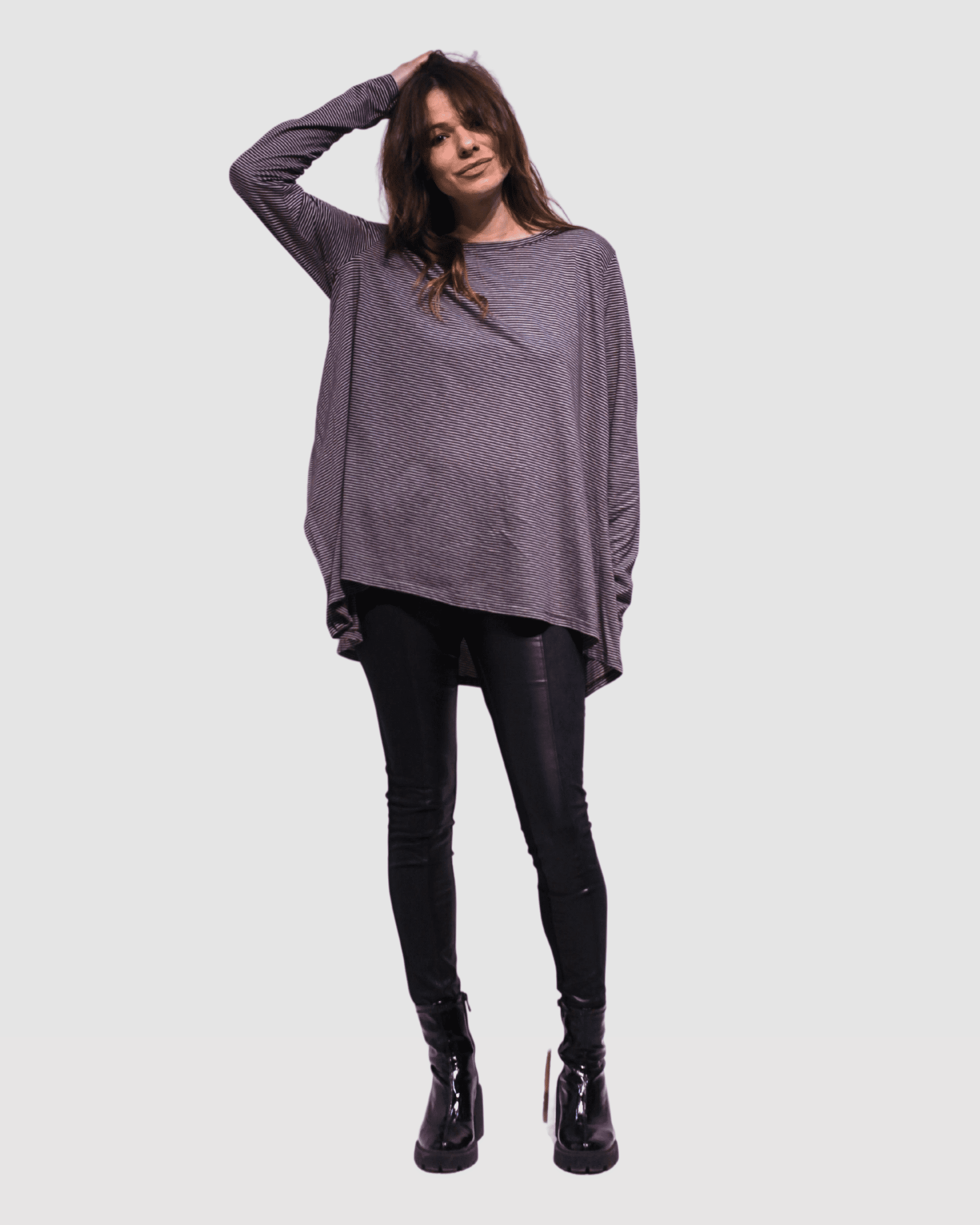 Blusa holgada femenina, top manga larga, diseño rayas asimétrico, tela ligera, estilo casual urbano, corte oversize, color gris, talla S, cómoda, combina jeans o leggings, versátil oficina y diario ✅Entrega 24/48h