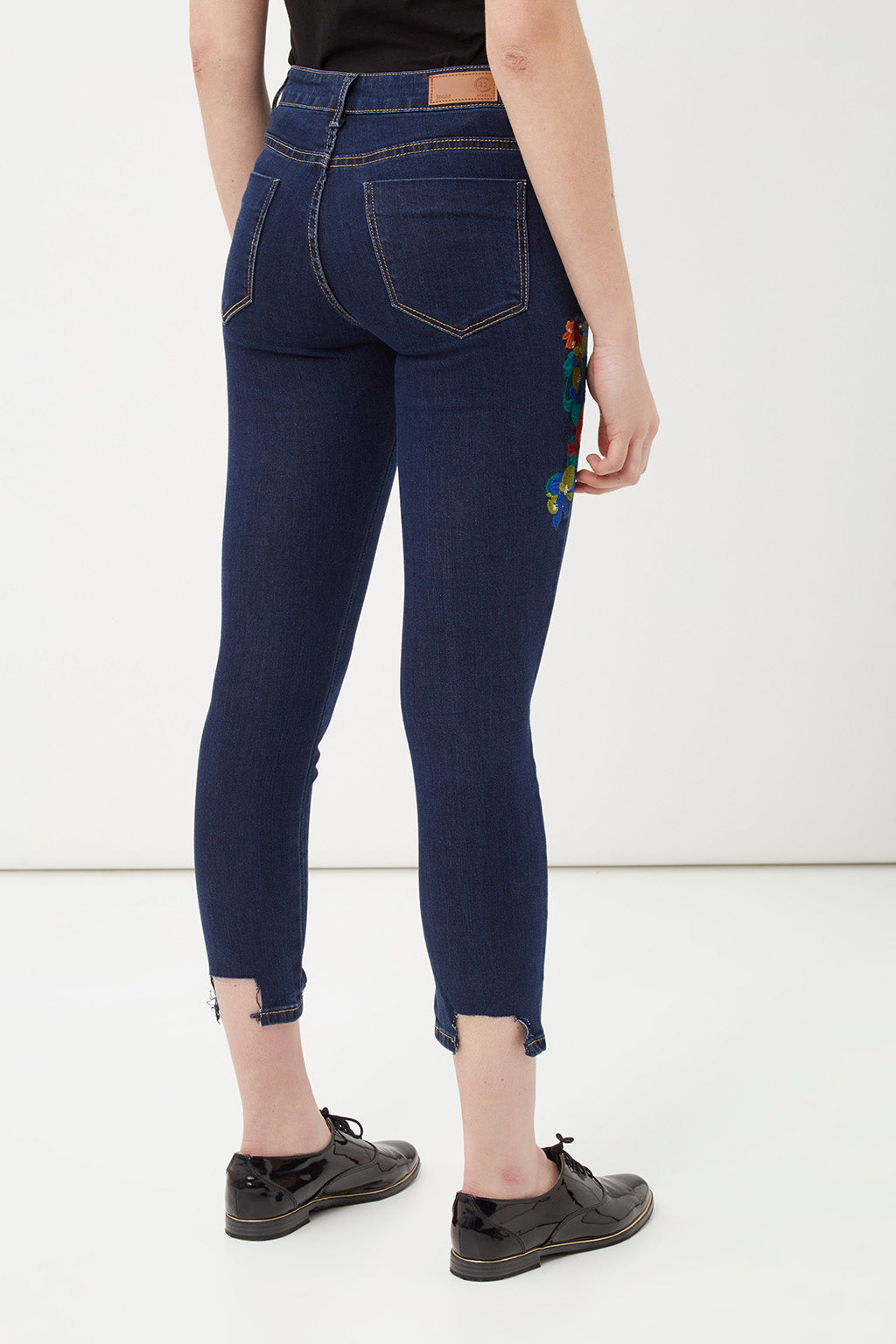 Jeans ajustados skinny mujer, pantalón denim bordado floral tiro medio, diseño clásico, estilo casual urbano, acabado suave, color azul oscuro, talla L, cómodo y versátil ✅Entrega 24/48h